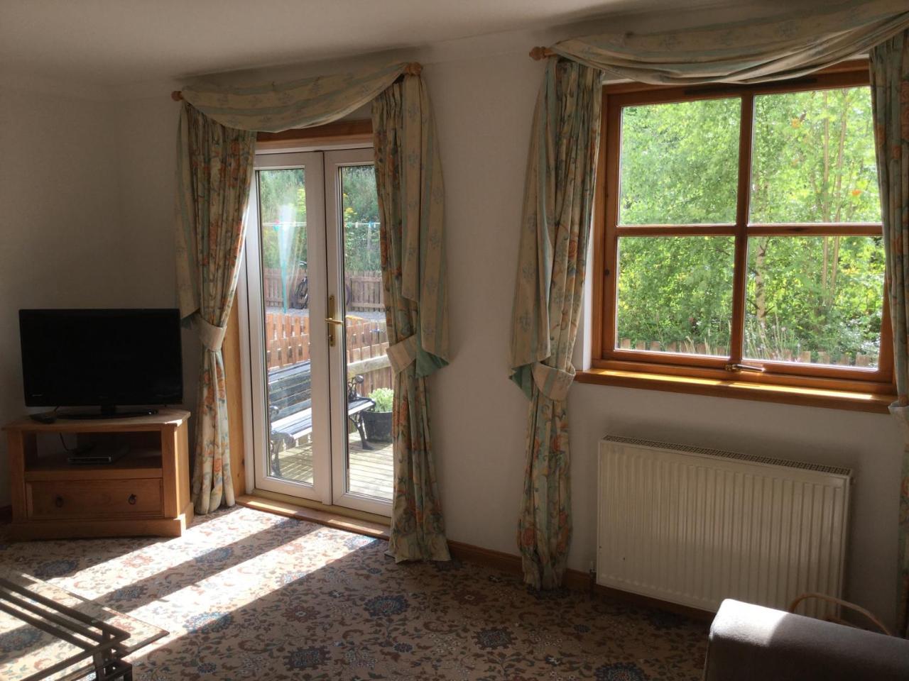 Two-Bedroom Apartment - Golf View Free Parking Inverness Exterior photo
